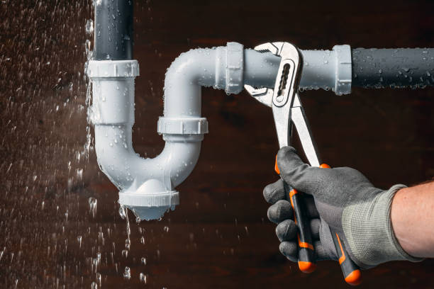 Professional Plumbing technician working in Wellston, MO